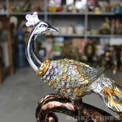 創(chuàng)意樹(shù)脂孔雀 點(diǎn)綴家居的藝術(shù)精靈